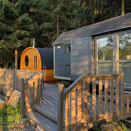 Lodge Maringotka U Lesa *